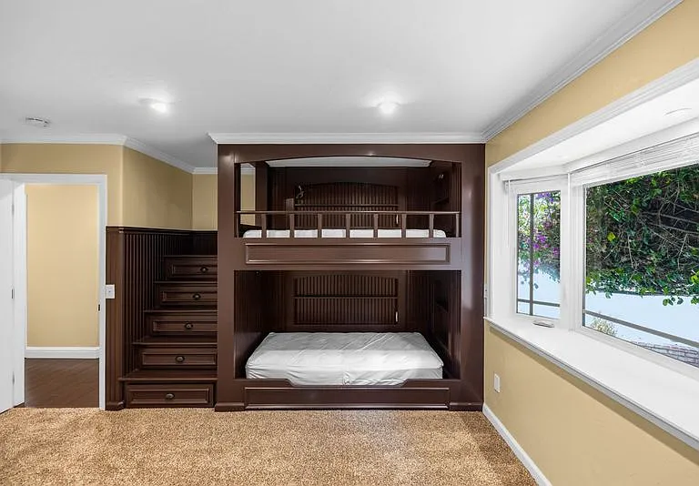 8 Shepherds Pl — Photo 37