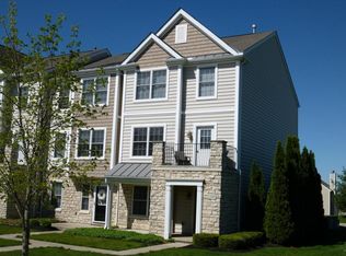 220 Autumn Ridge Cir, Pickerington, OH 43147