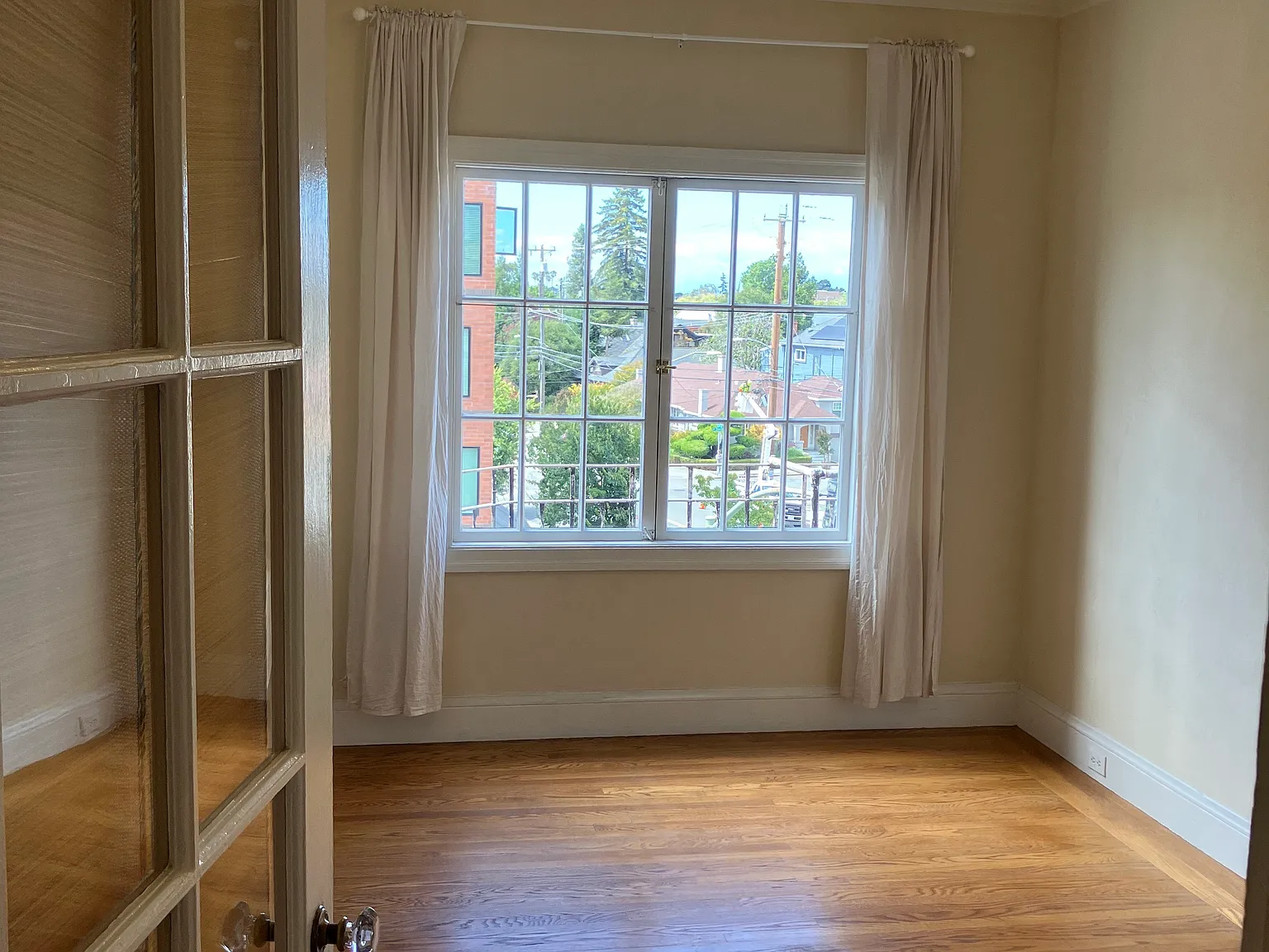 2 bed, 800 sqft, $2,975 — Photo 3