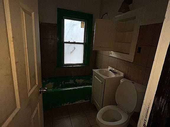 3rd image of 12626 Iowa Ave