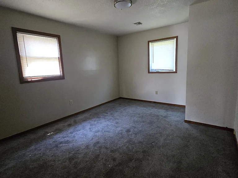 2605 White St — Photo 2