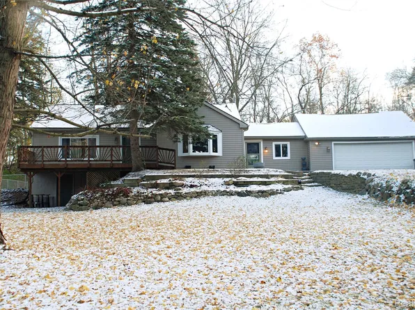 1911 Kinmount Dr, Orion, MI 48359