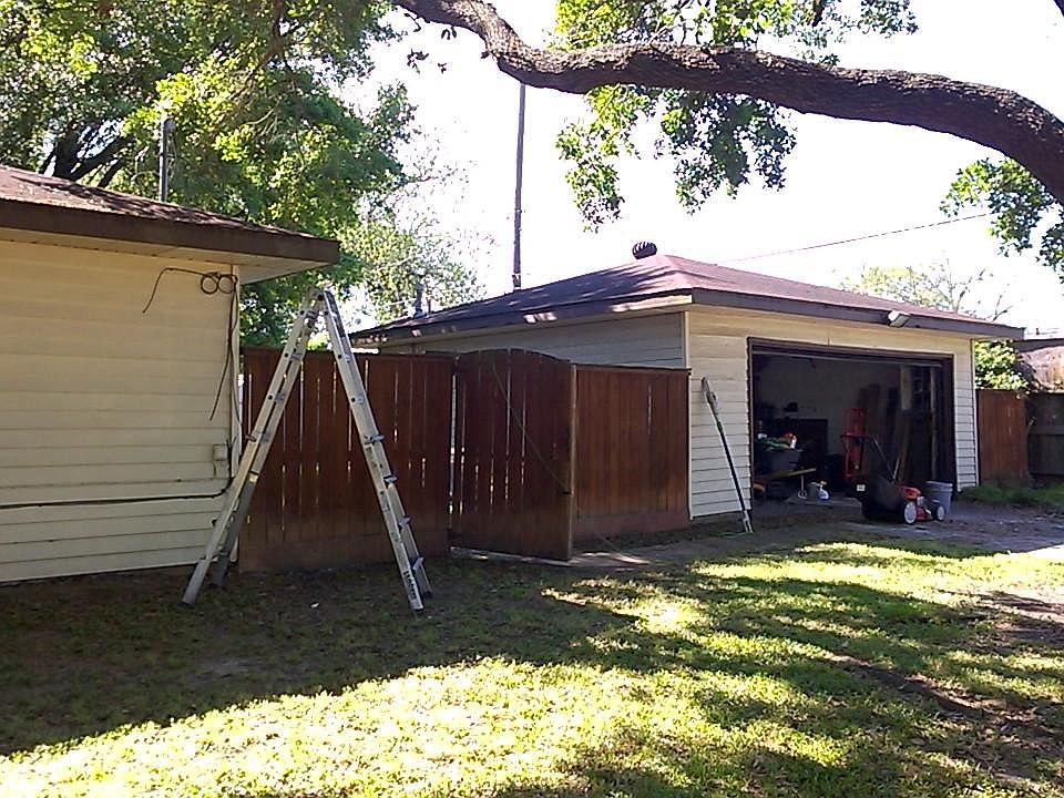2nd image of 2621 Thomas Ave