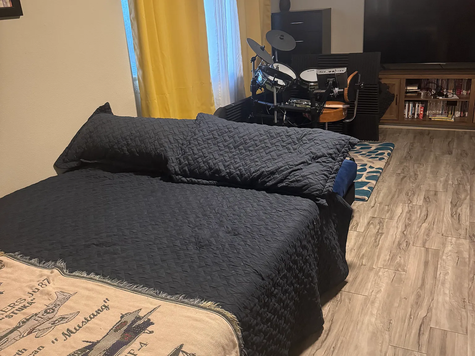 2 bed, 1.5 bath, 1390 sqft, $1,600 — Photo 4