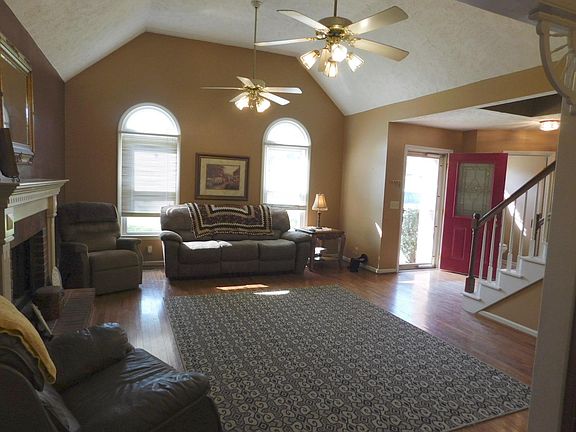 3rd image of 100 Saint Michaels Ln