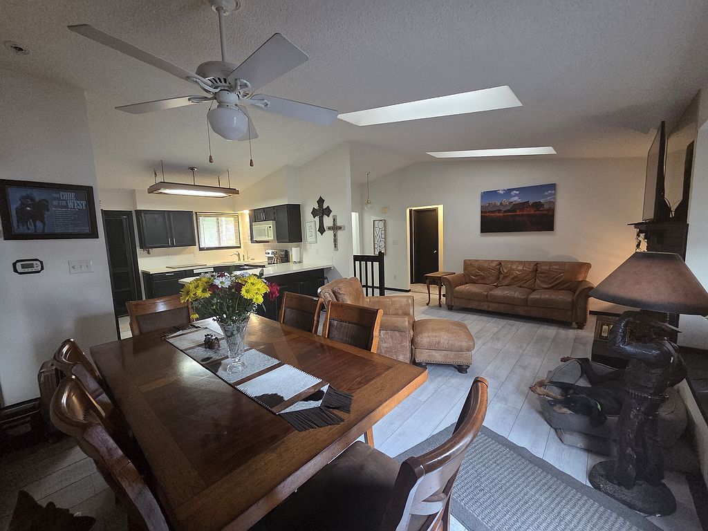 1588 Sussex Ct