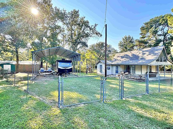 4th image of 20844 Meadowdale Dr