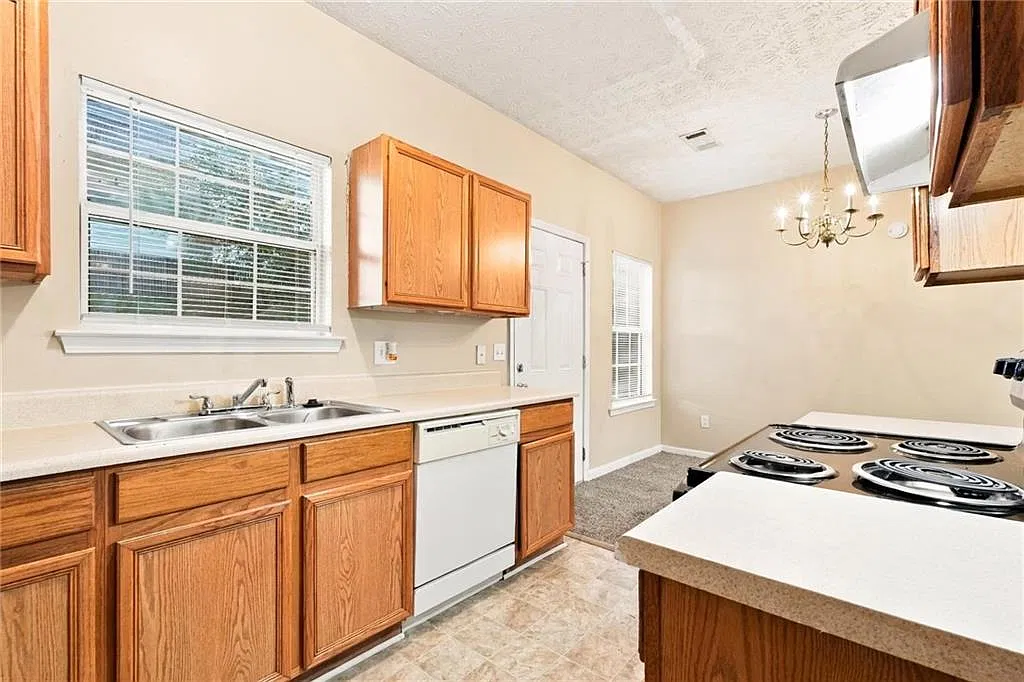 3 bed, 2.5 bath, 2088 sqft, $1,915 — Photo 4