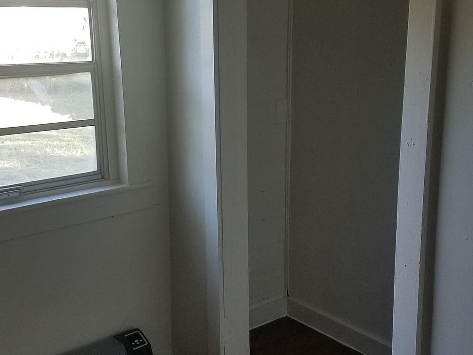 1st image of 821 Leonard St #0
