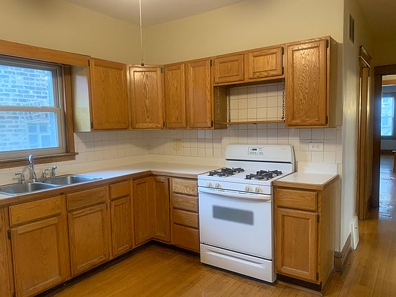 5th image of 4039 N Southport Ave #1