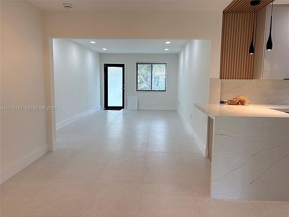5th image of 4291 SW 14th St