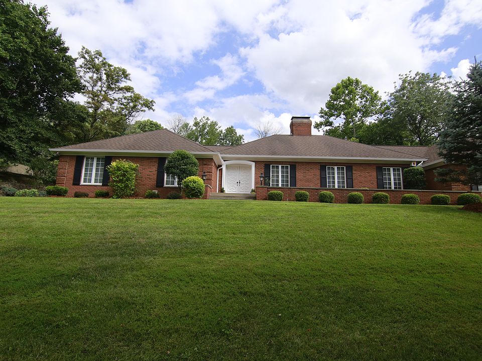 1st image of 3036 Camelot Dr