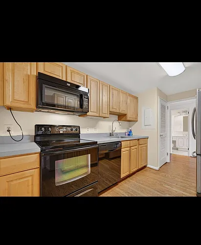 2555 Pennsylvania Ave NW Photo 1