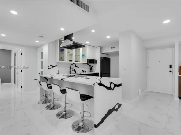 3800 Hillcrest Dr APT 203, Hollywood, FL 33021