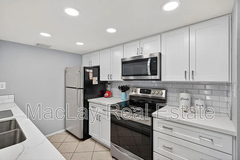 2 bed, 2.0 bath, 1018 sqft, $1,950 — Photo 3
