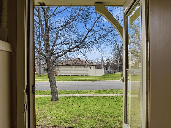 3rd image of 2601 SW Kingsrow Rd