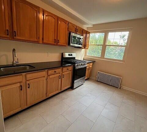 3rd image of 3 Dongan Ave