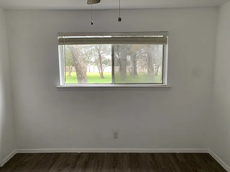 Parkwood Apartment — Photo 14