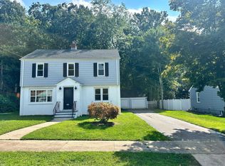 124 Curtis Dr, New Haven, CT 06515