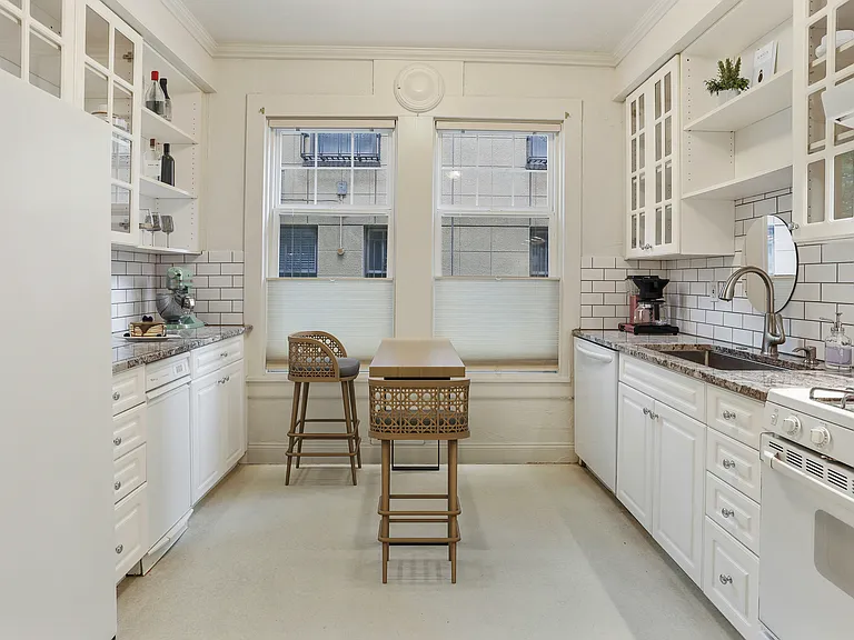1205 Spring St #205 — Photo 11