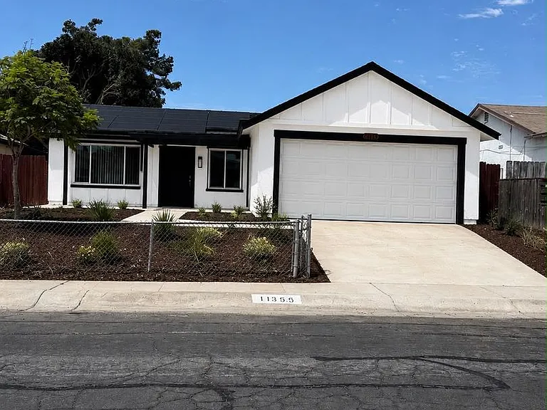 11355 Camarosa Cir — Photo 19