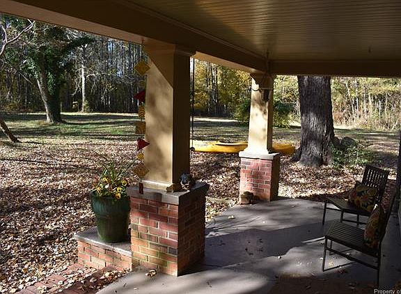 3rd image of 826 Cobbs Creek Ln