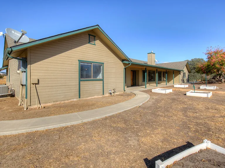 19580 Watts Valley Rd — Photo 2