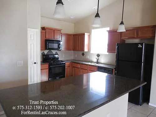 Great 3/2 off Sonoma Ranch / Los Colinas Area — Photo 2