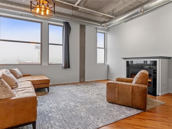 2107 Grand Blvd APT 1004, Kansas City, MO 64108