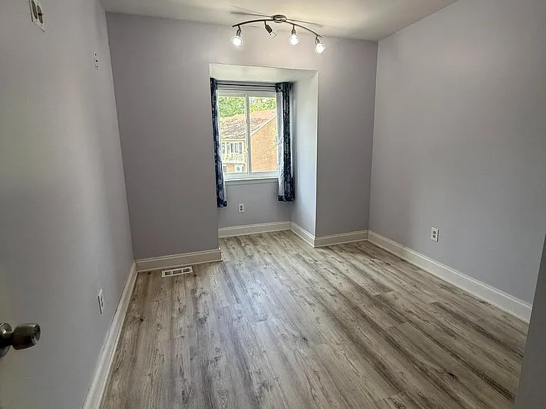 1080 Pendleton Ct — Photo 34