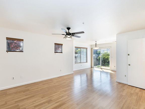 4th image of 28 Garrett Way