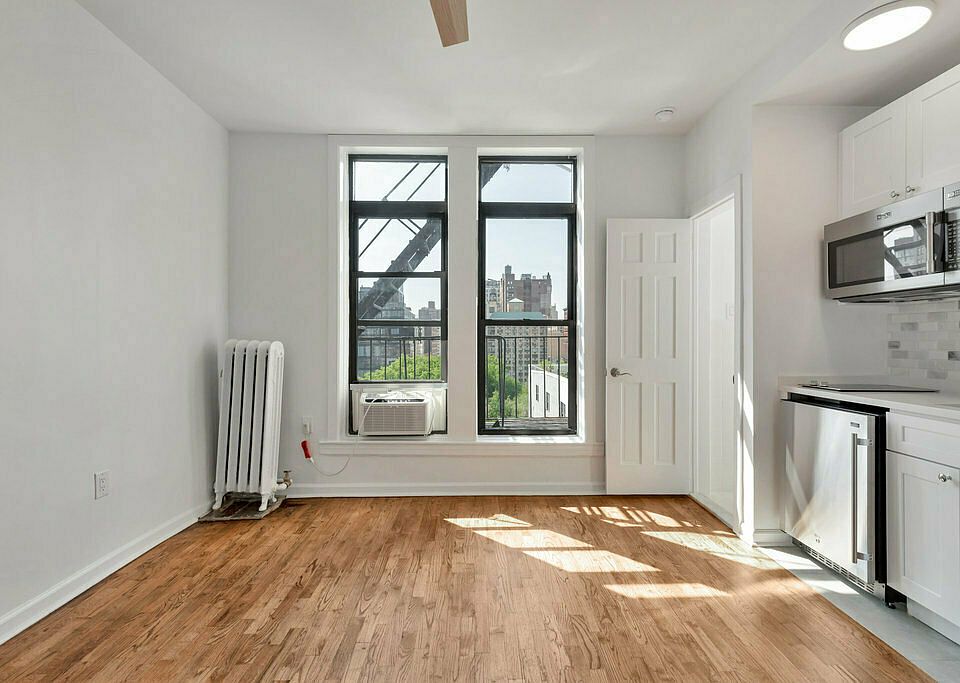 1st image of 105 E 15th St APT 107