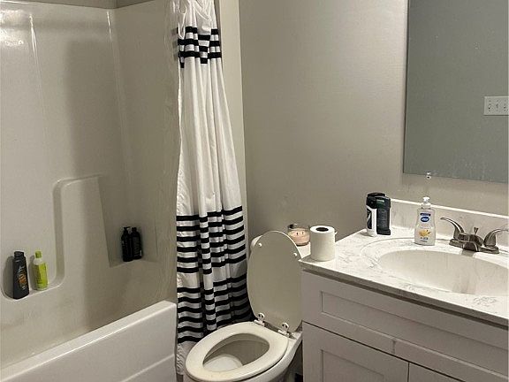 4th image of 207 Morrison St