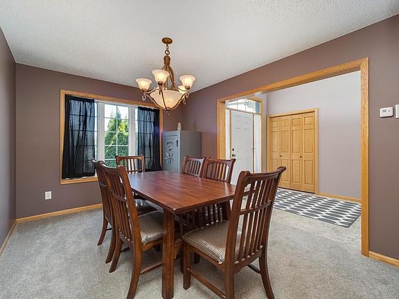 5th image of 18524 Kangaroo St NW