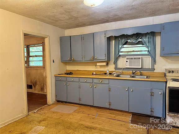 5th image of 112 Greenwood Ave