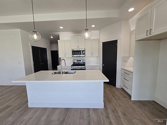 5th image of 3122 Orion Ave