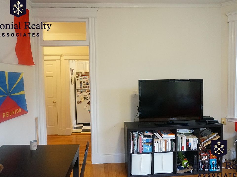 2nd image of 42 Strathmore Rd APT 20