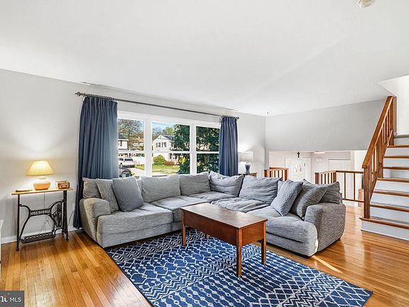 4th image of 1519 Longfellow Dr