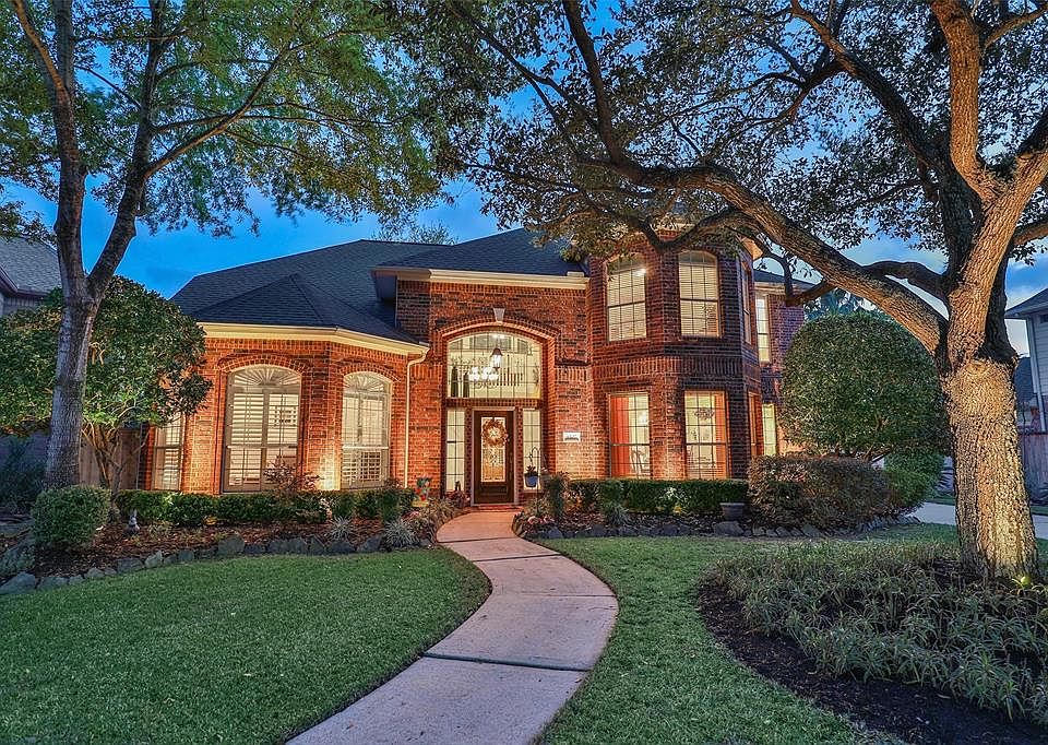 Welcome home! This impressive brick exterior greets you as you enter the quiet cul-de-sac! Double pane windows in this Trendmaker quality home.Roof 2015 with 30 year transferable warranty.