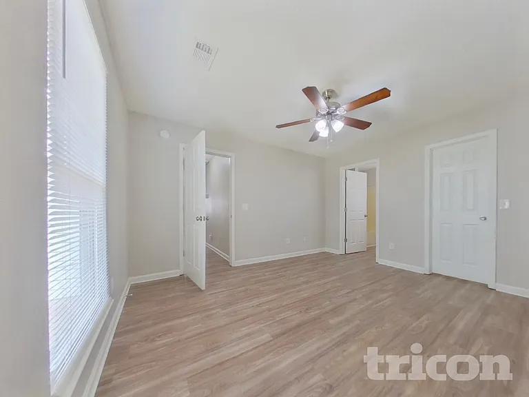279 Legend Oaks Dr — Photo 7
