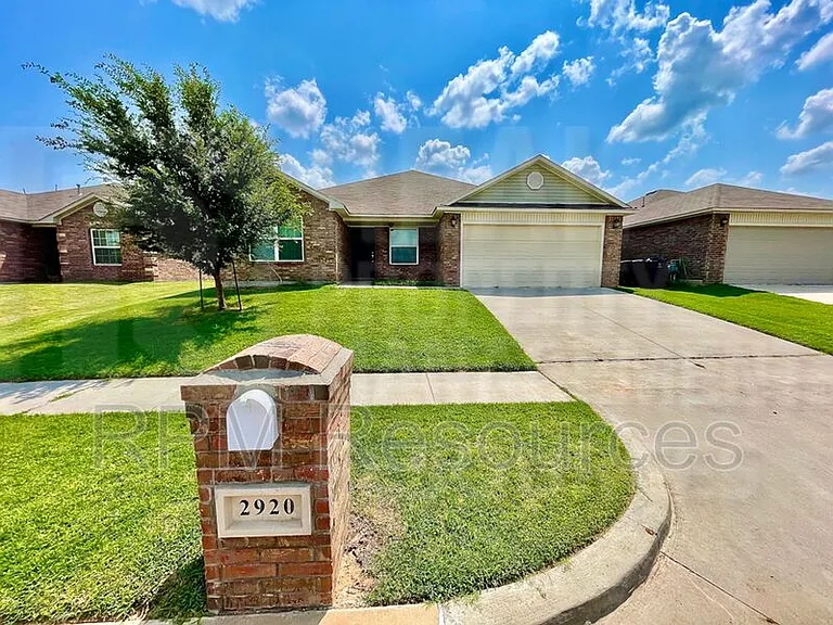 2920 Cider Mill Ln — Photo 1