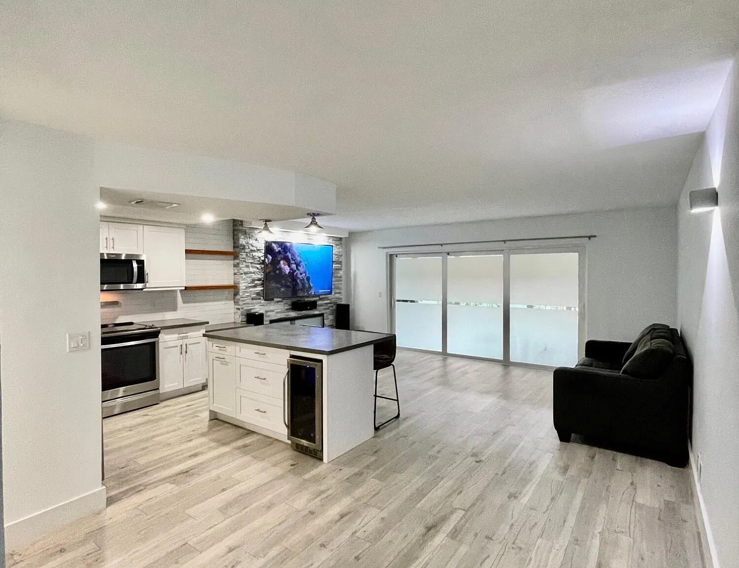 1 bed, 1.0 bath, 722 sqft, $2,100 — Photo 2