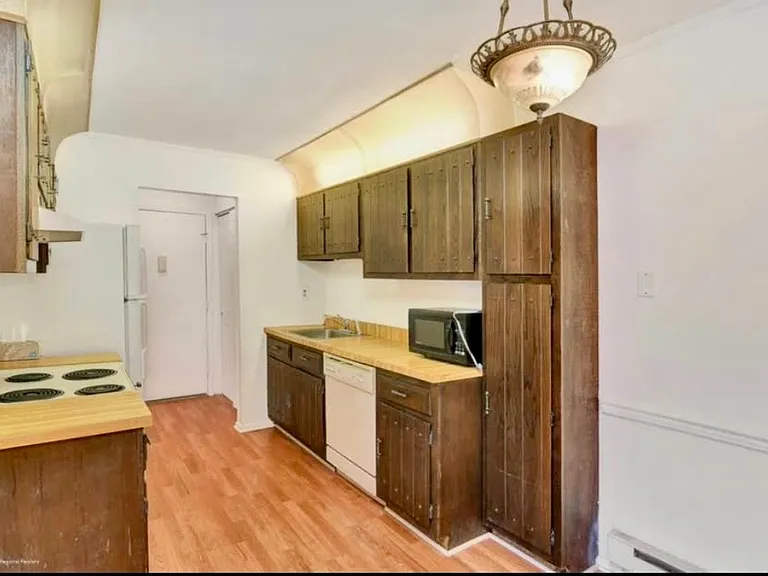 178 Amberly Dr #G — Photo 4