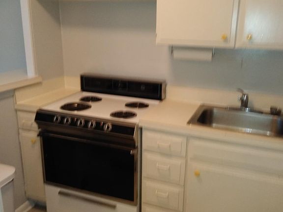 5th image of 88 W Schiller St APT 205