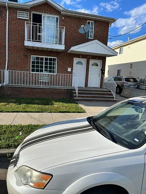 3 bed, 1200 sqft, $3,373 — Photo 1