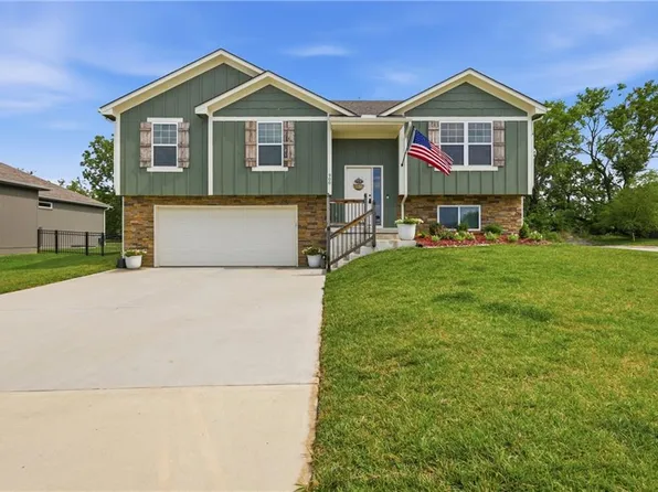 900 NW Crestwood Dr, Grain Valley, MO 64029