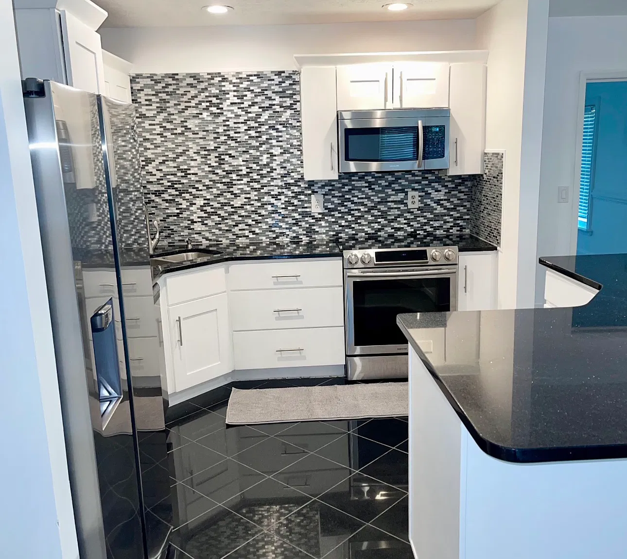4 bed, 2500 sqft, $2,900 — Photo 2