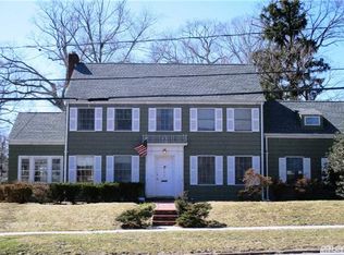 173 Manhasset Woods Rd, Manhasset, NY 11030