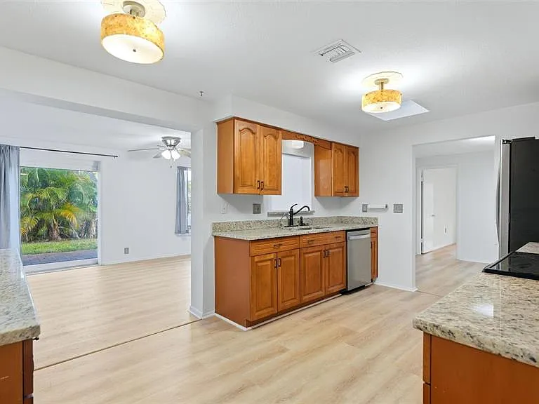 1329 Nantucket Rd — Photo 12