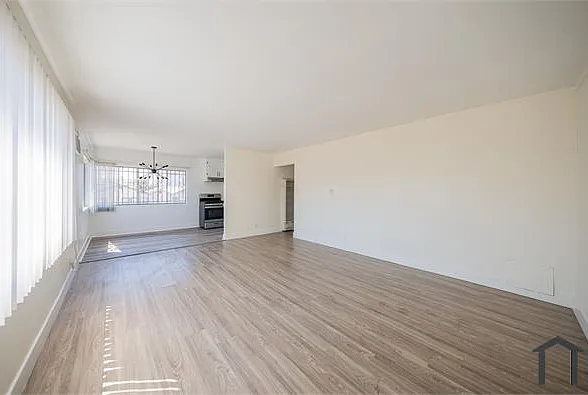 1 bed, 950 sqft, $2,600 — Photo 3